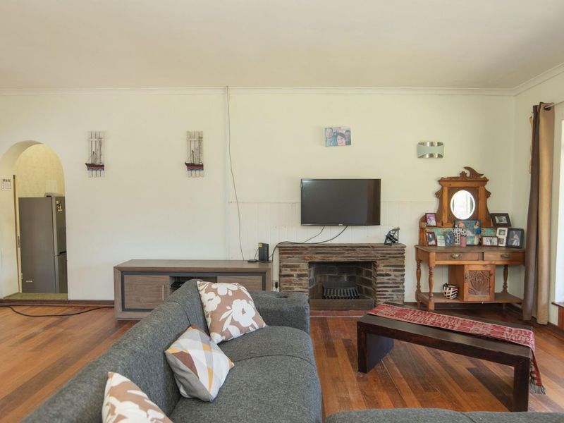 Family Home with Spacious Garden & Great Outdoor Living opposite Rowallan Park Primary School! - Photo 10