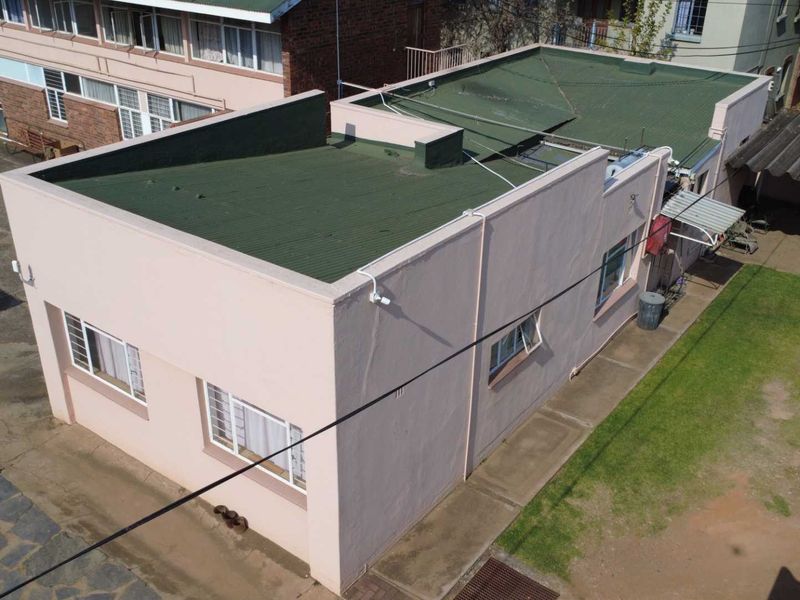 Exceptional Accommodation Investment – Walking Distance to Steve Biko Hospital & UP Medical Campus - Photo 4