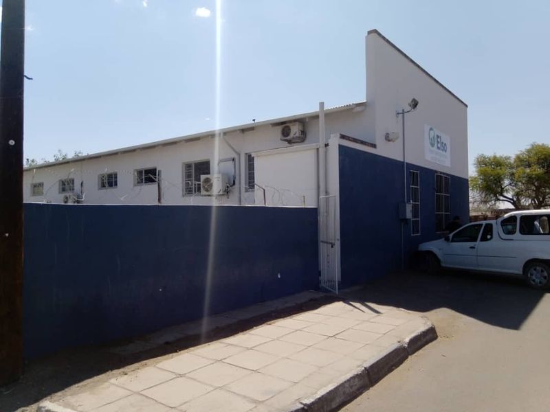 Prime Location Warehouse - Photo 10