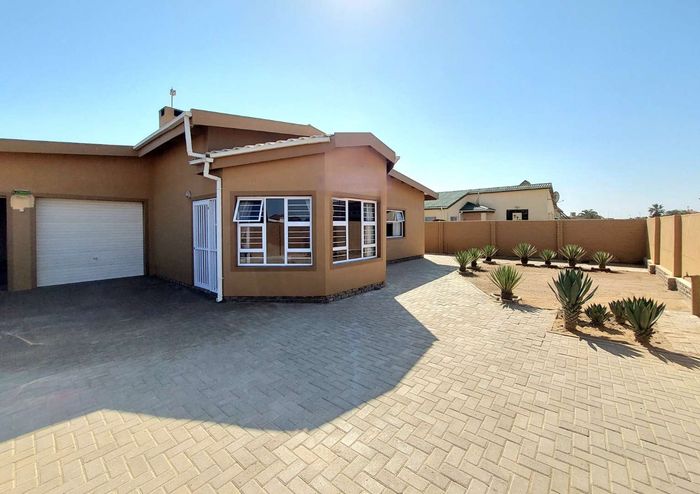 Property #2401054, House For Sale in Suid Duin