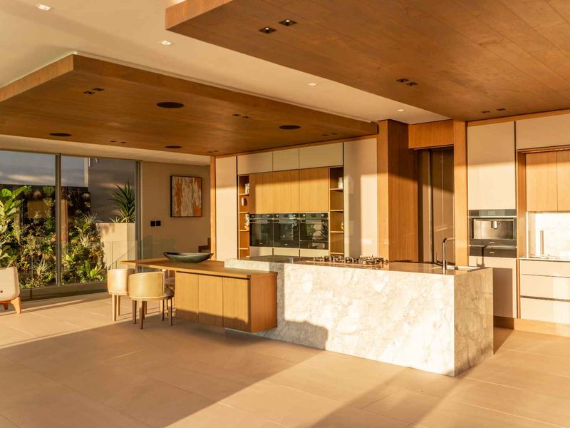 PINNACLE OF LUXURY LIVING - Photo 3