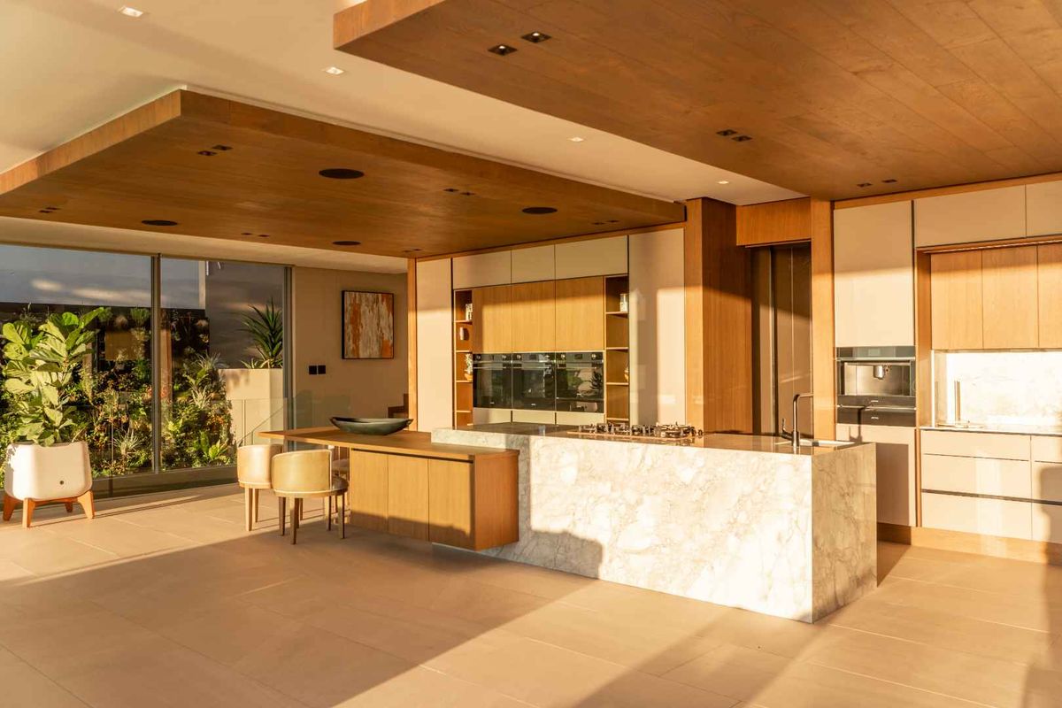 PINNACLE OF LUXURY LIVING - Photo 3