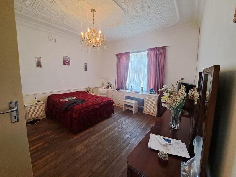 Bright & Inviting Family Home with Ample Space for All - Photo 10