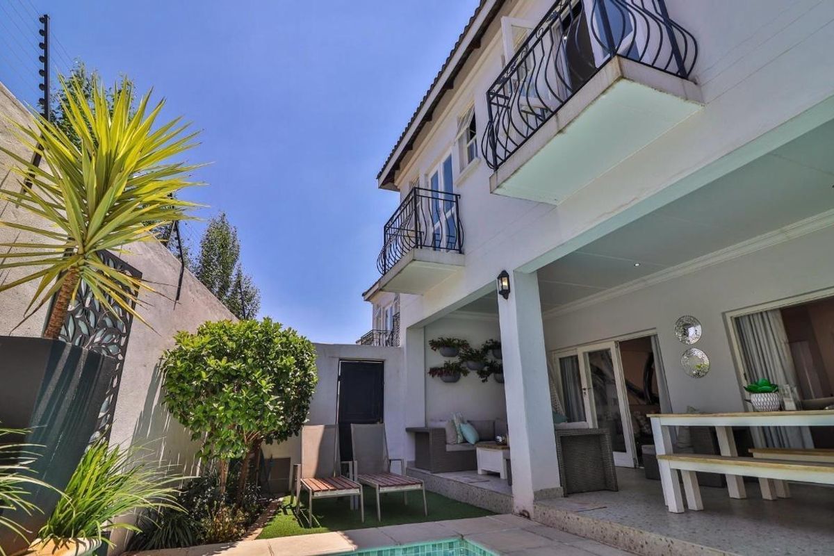Where Timeless English Elegance Meets Modern Luxury. - Photo 4