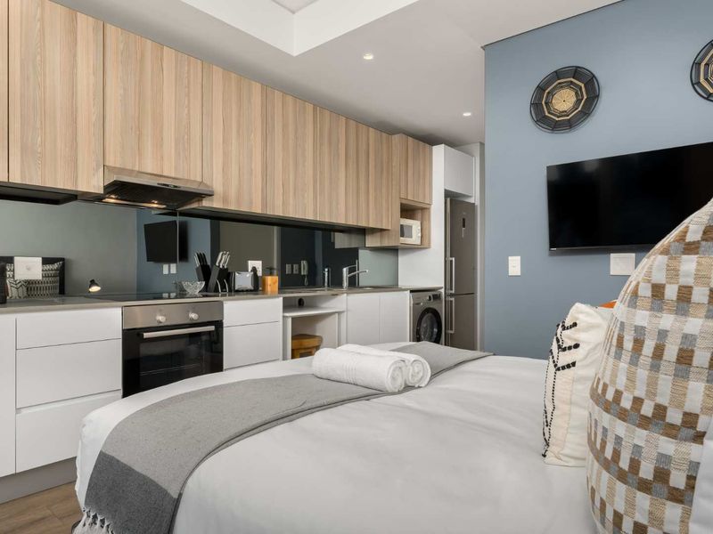 Fully Furnished Studio with Secure Parking - Photo 6