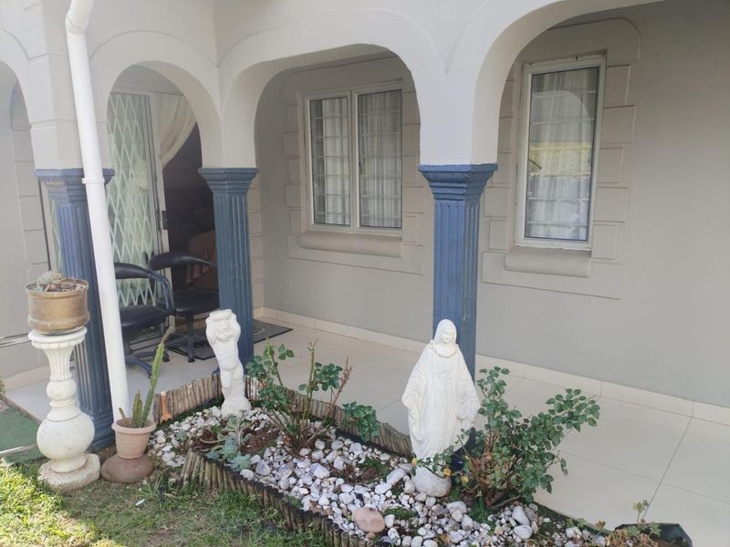 Chill Out in Savannah Park: Your Perfect Family Pad Awaits! - Photo 5