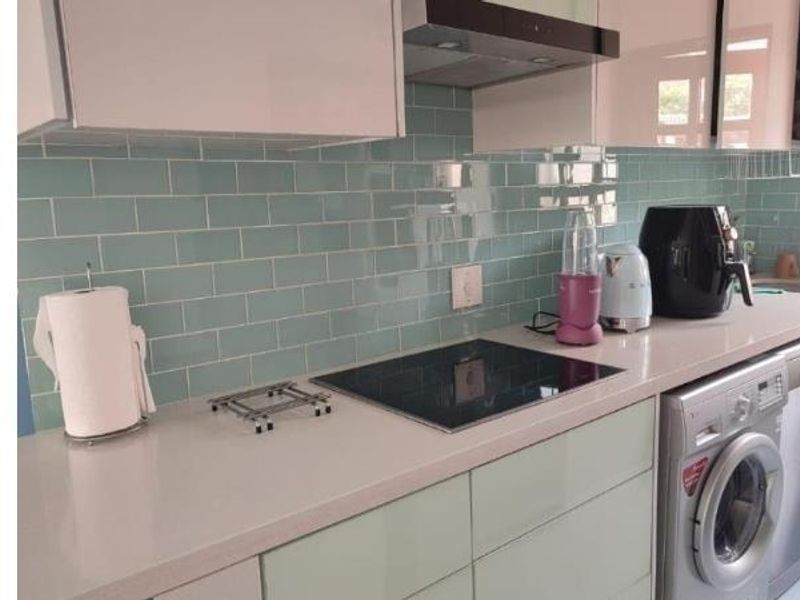 Two Bedroom renovated ground floor apartment with a big garden - Photo 4