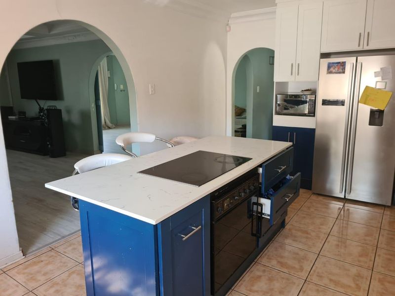 4-Bed Family Home with Solar & Cottage - Photo 10