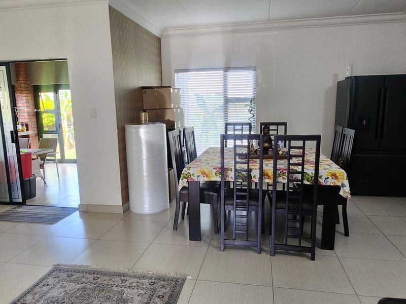 Stunning 3 bedroom Leadwood townhouse to rent in the sought-after Meyersdal Nature Estate - Photo 8