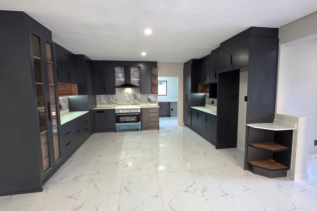Pristine 4 Bedroom Family Home in Melodie Hartbeespoort - Photo 3