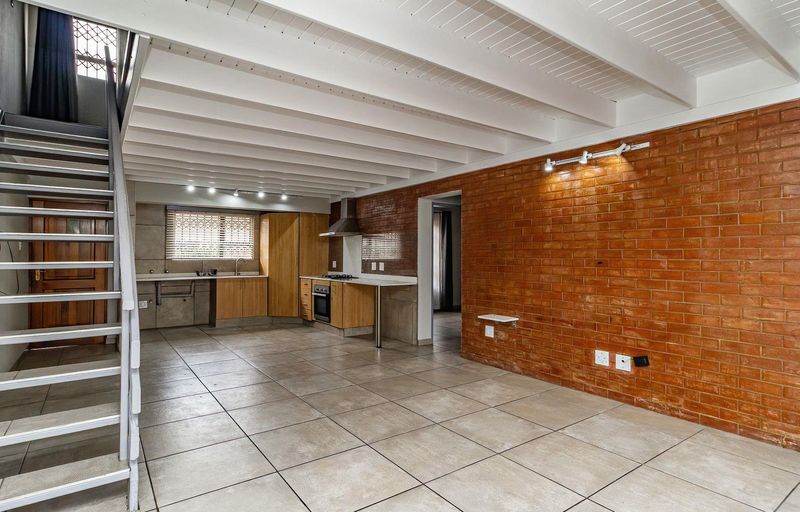 Beautifully Renovated Townhouse in Secure Blue Lakes Estate