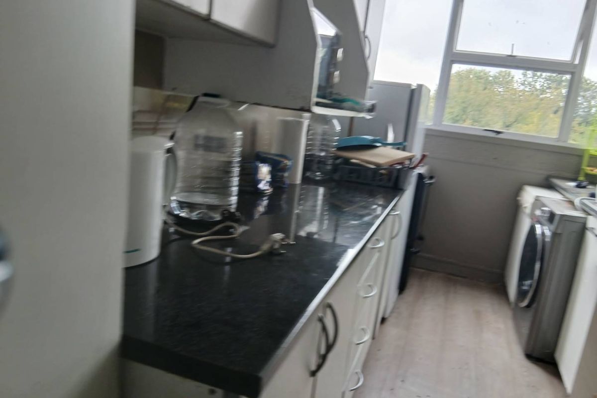 Fourth Floor Apartment with views for sale - Photo 2