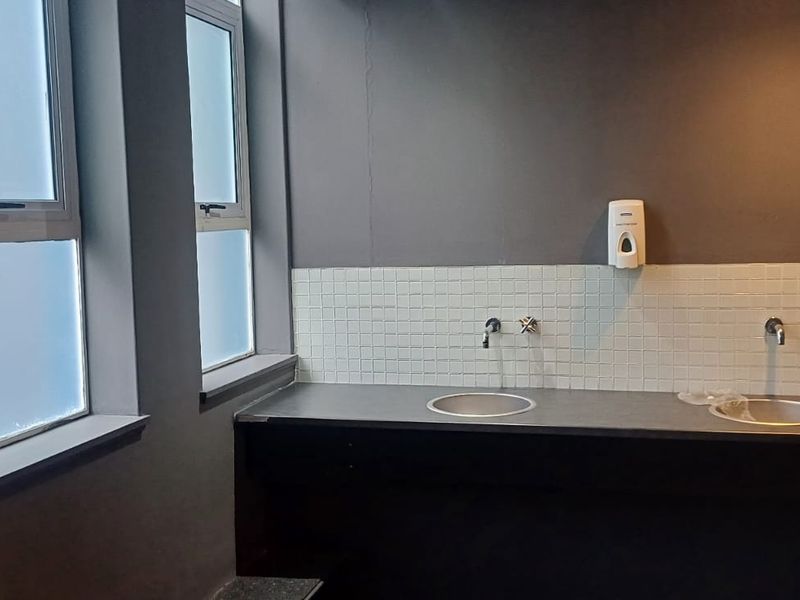 Versatile Office with Unmatched Convenience - Photo 5