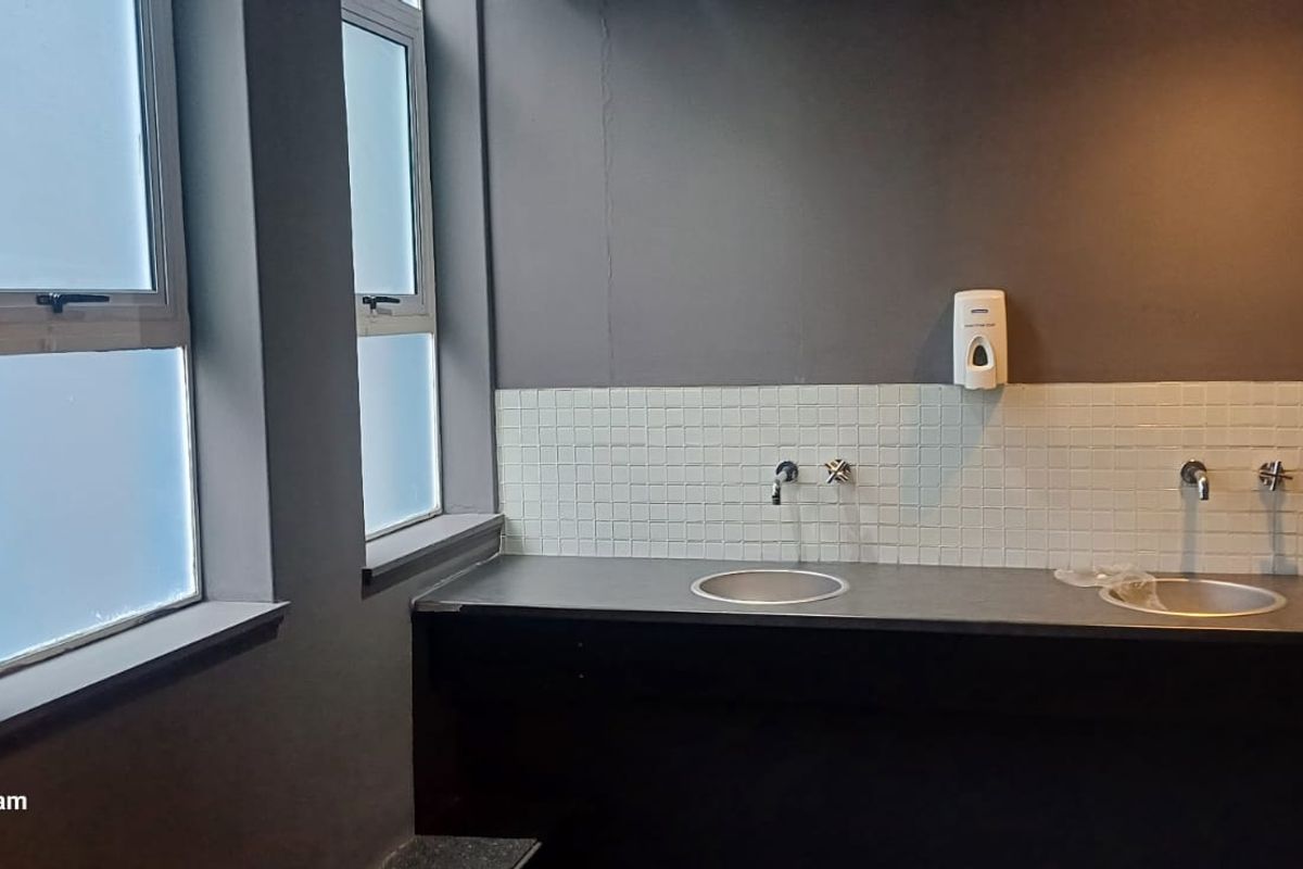 Versatile Office with Unmatched Convenience - Photo 5