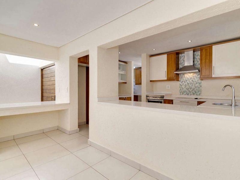 Stylish 3-Bedroom Lock-Up-and-Go Home For Sale in Fourways Gardens - Photo 9
