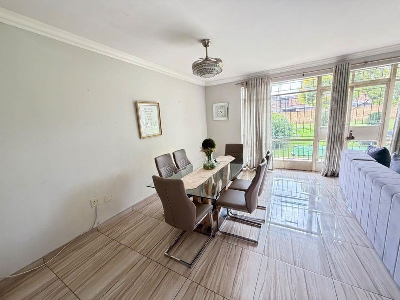 Spacious Bedrooms with Stylish Finishes in The Fountains - Photo 2