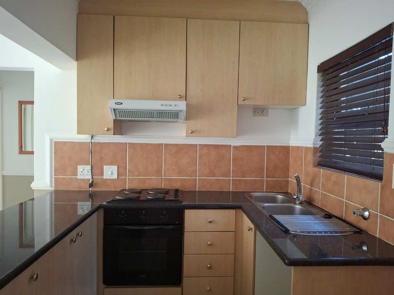 A LOVELY ONE BEDROOM GARDEN APARTMENT - Photo 5