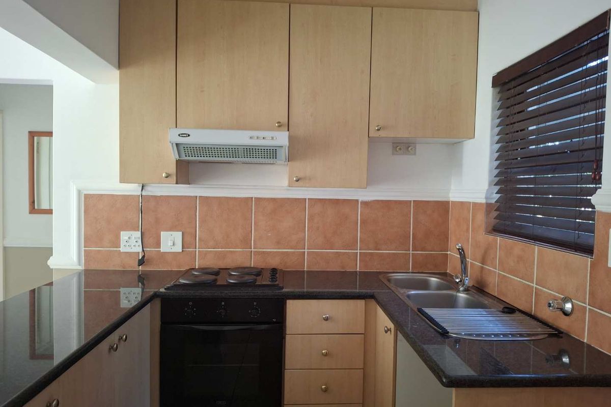 A LOVELY ONE BEDROOM GARDEN APARTMENT - Photo 5