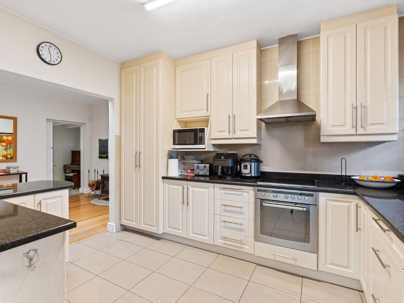 3–4 Bedroom Dreyersdal Family Home with Dual Living Option and Full Solar - Photo 7