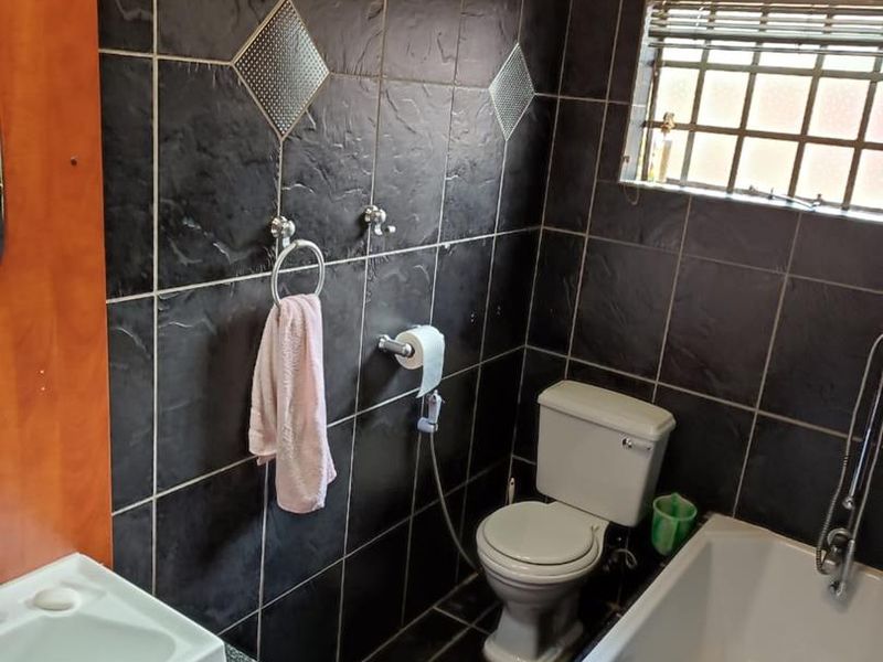 LOOKING FOR A LOVELY, EASY-TO-OWN APARTMENT IN A PEACEFUL NEIGHBOURHOOD? LOOK NO FURTHER! - Photo 6