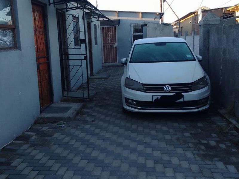 Flat to Rent in Mfuleni - Photo 1