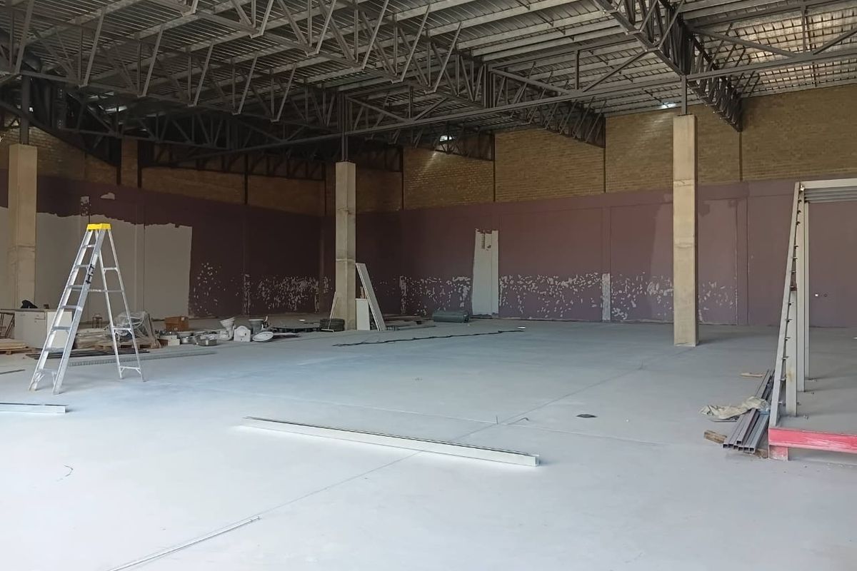 Newly renovated warehouse - Photo 4