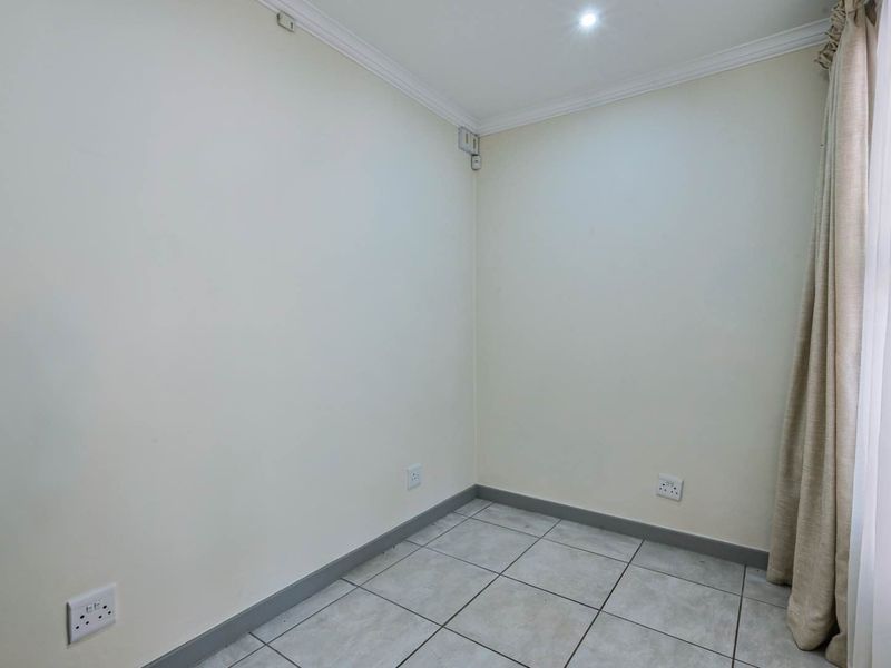 Exceptional 4-Bedroom Townhouse in Exclusive Farmers Folly Complex - Photo 8