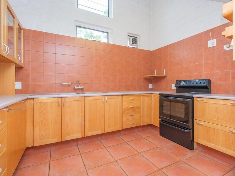 3 bed, 3 bath family home close to various schools in Waterkloof - Photo 9