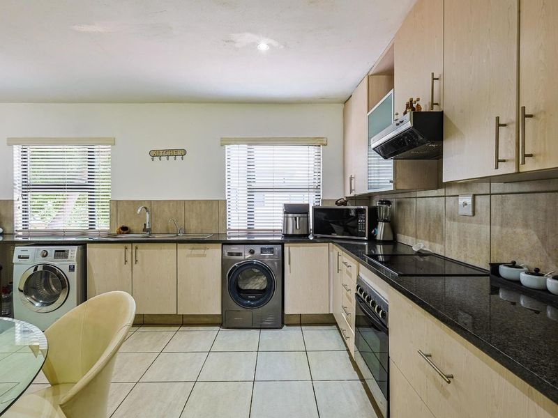 Elegant 2 Bedroom Home for Sale in Lombardy Estate - Photo 10