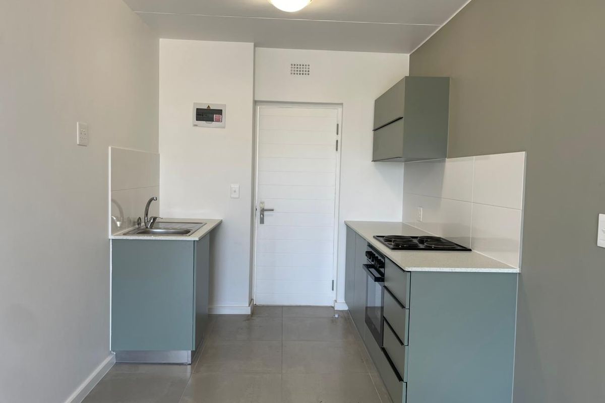 Brand New 2-Bedroom Apartment for Sale – River Views, Rivergate - Photo 2