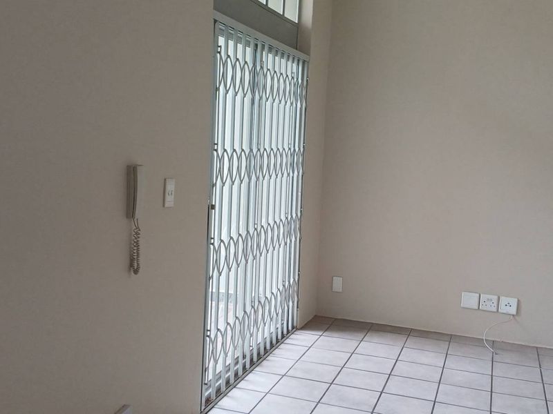 1 BED UNFURNISHED HOUGHTON ESTATE - Photo 2