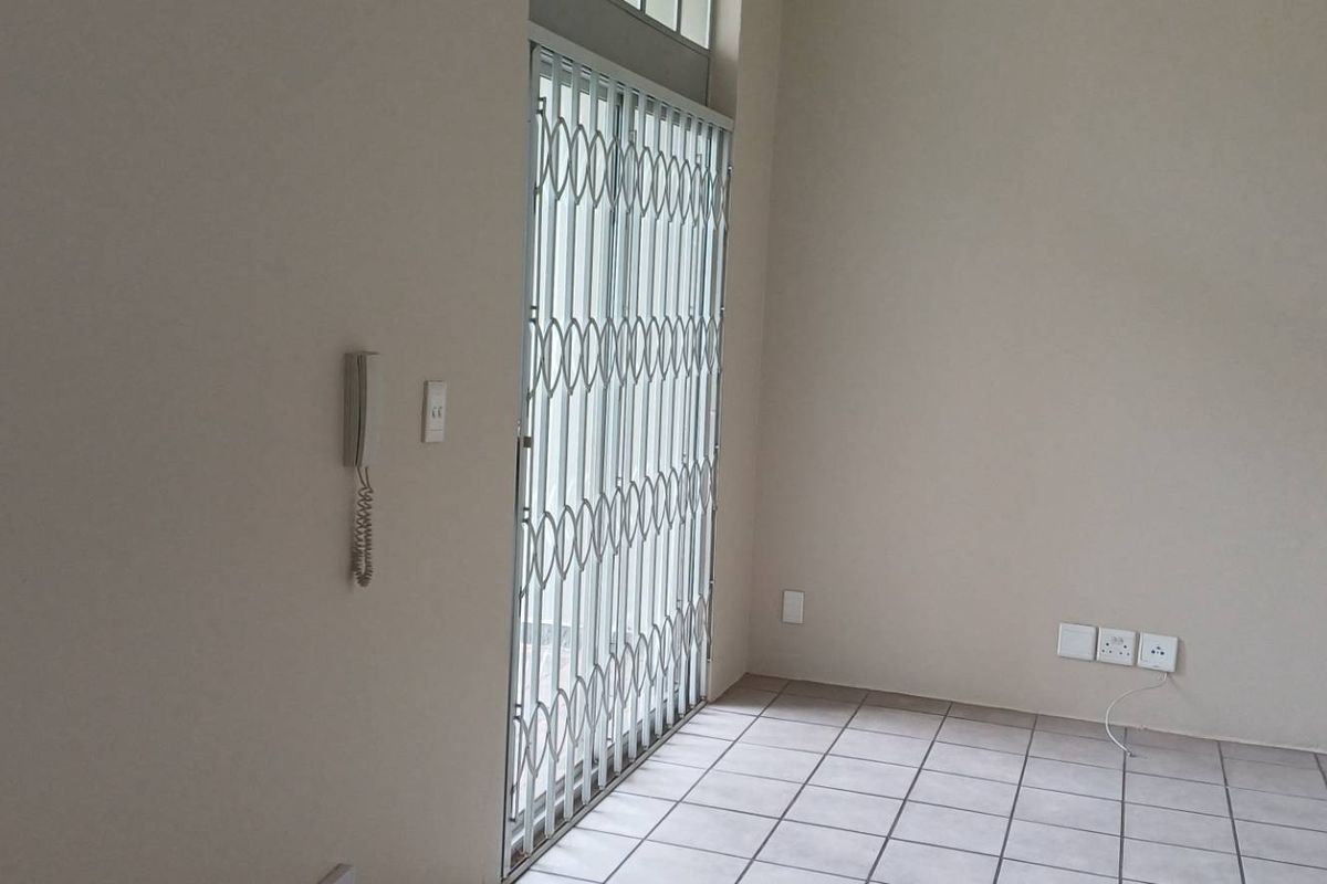 1 BED UNFURNISHED HOUGHTON ESTATE - Photo 2