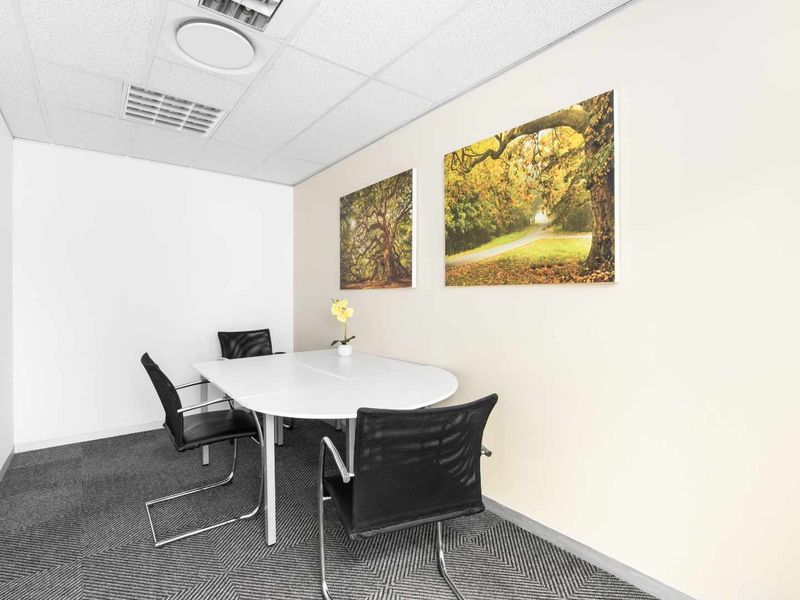 Private office space for 3 persons in Regus Eastrand Bedfordview - Photo 7