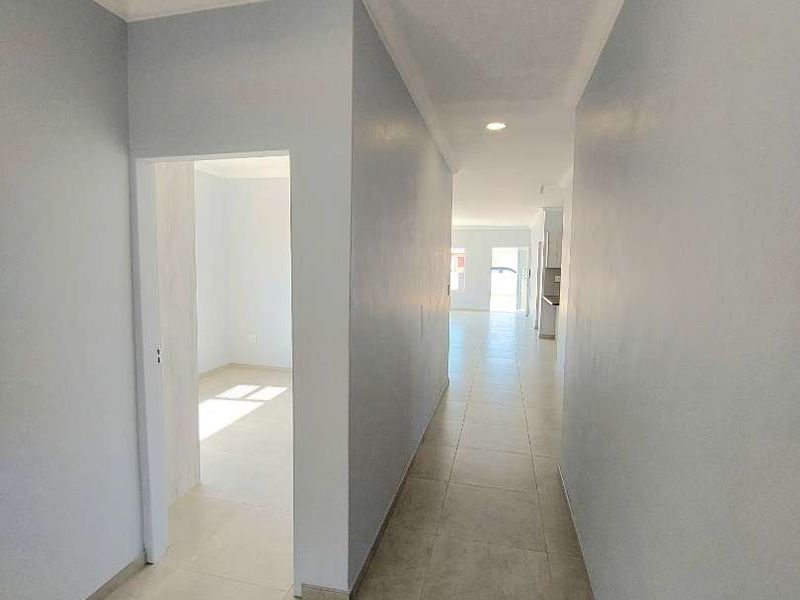 Brand new 3 Bedroom home wih 3 Garages - Photo 10