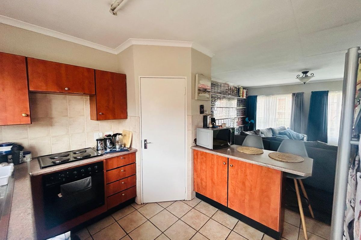 EXCLUSIVE - PET FRIENDLY - Photo 3