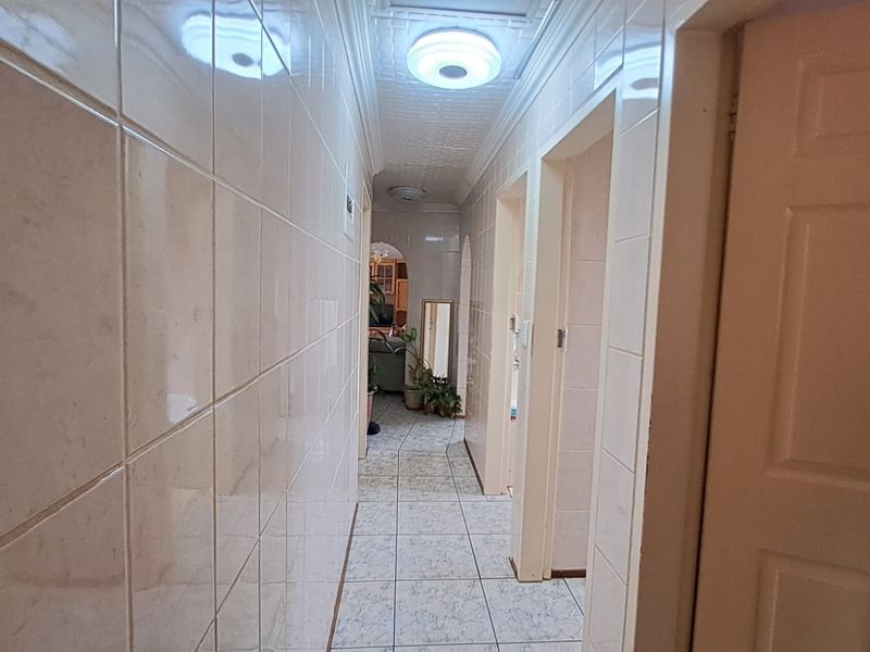 Charming and well maintained family home nestled in a peaceful neighborhood in Clarina - Photo 6