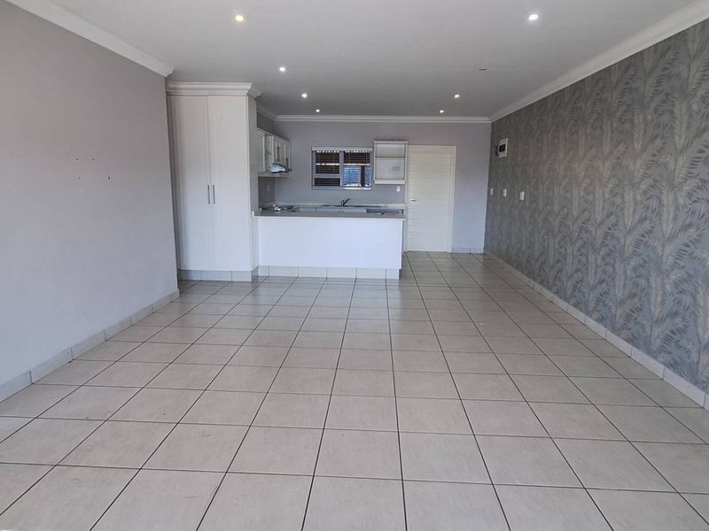 Modern 3 Bed Townhouse in Waterfall with automated Double Garage. - Photo 10