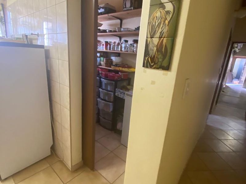 Warehouse with double garage and 2 bedroom house - Photo 6