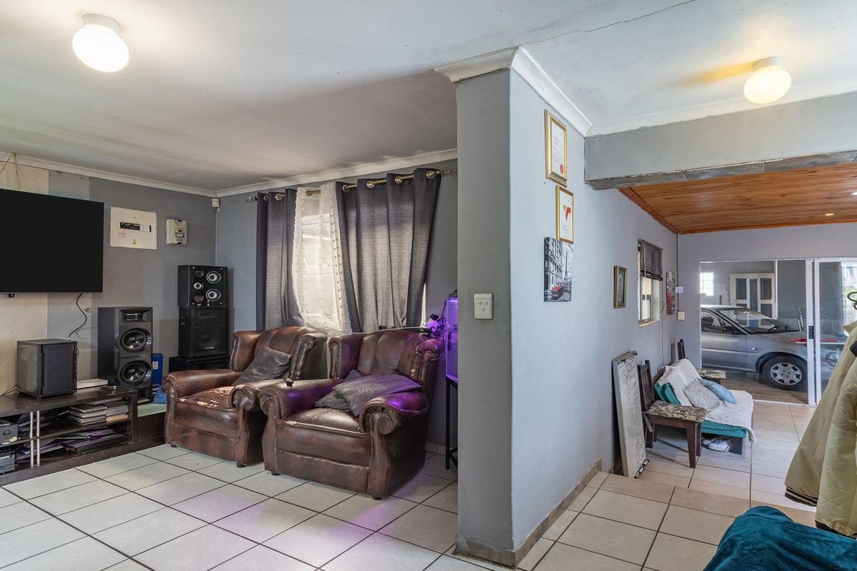 Great 2 bedroom 1 Bathroom Plus Pool For Sale - Photo 4