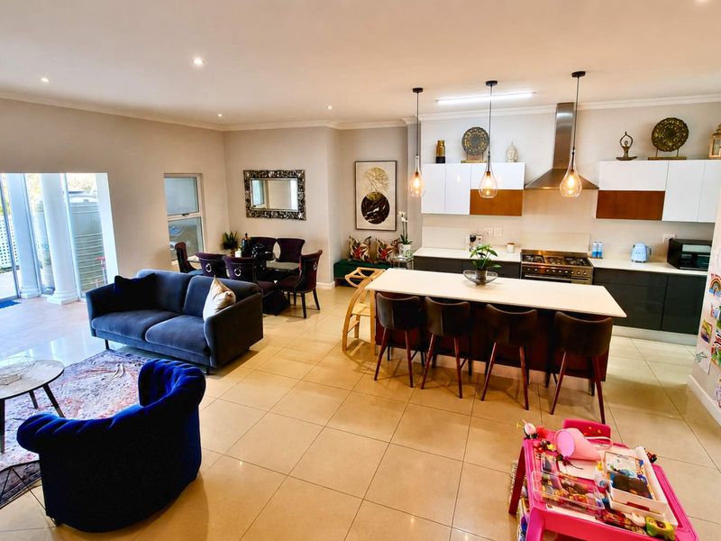 Substantial Three-Bedroom Townhouse with Sea Views in Ilala Ridge - Photo 7