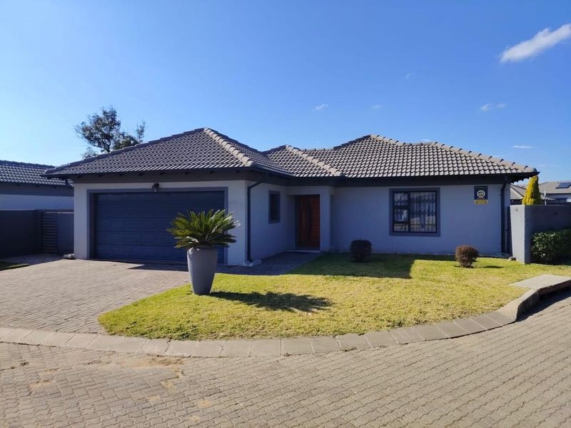 3 Bedroom House for sale In Mackenzie Park - Photo 3