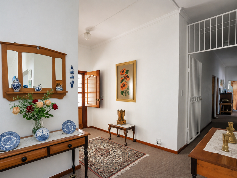 Dual living located in a quiet Cul-de-sac - Photo 2