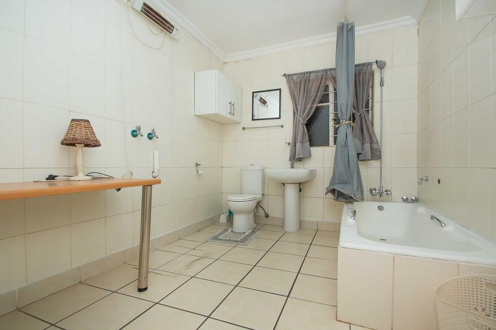 Flatlet bathroom