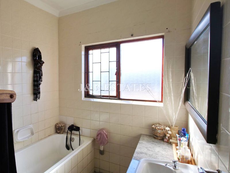 3-Bedroom House On Large Erf - Photo 8