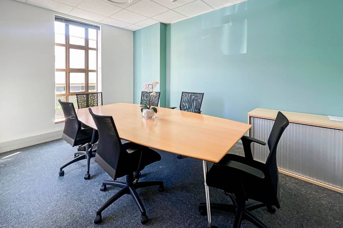 All-inclusive access to professional office space for 4 persons in Regus Rivonia Road Sunninghill - Photo 5