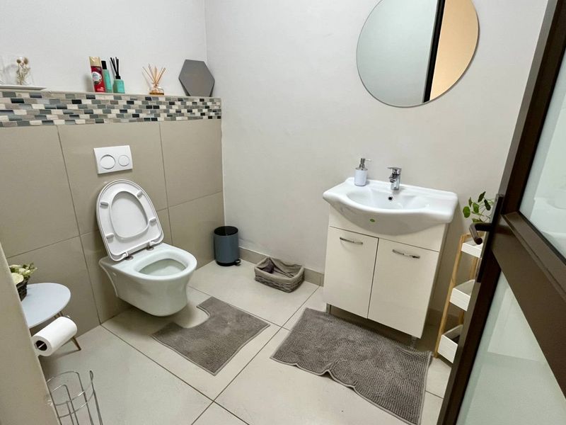 Modern Family Home in with Panoramic Views of Windhoek and mountains - Photo 4