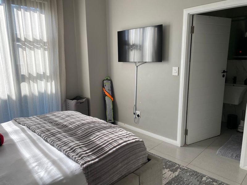 Excuiste Home For Rental in Palm Lakes Estate - Photo 10