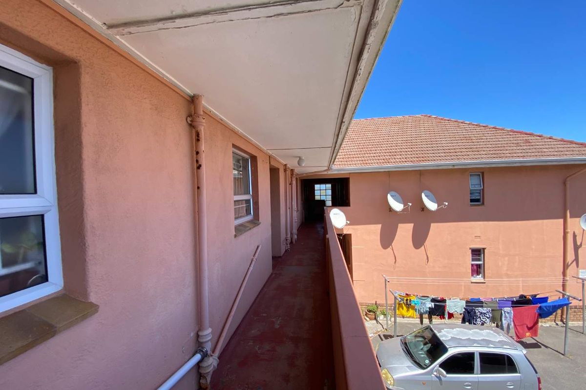 Ripe for renovation! Apartment in Rugby Neighborhood - Photo 5