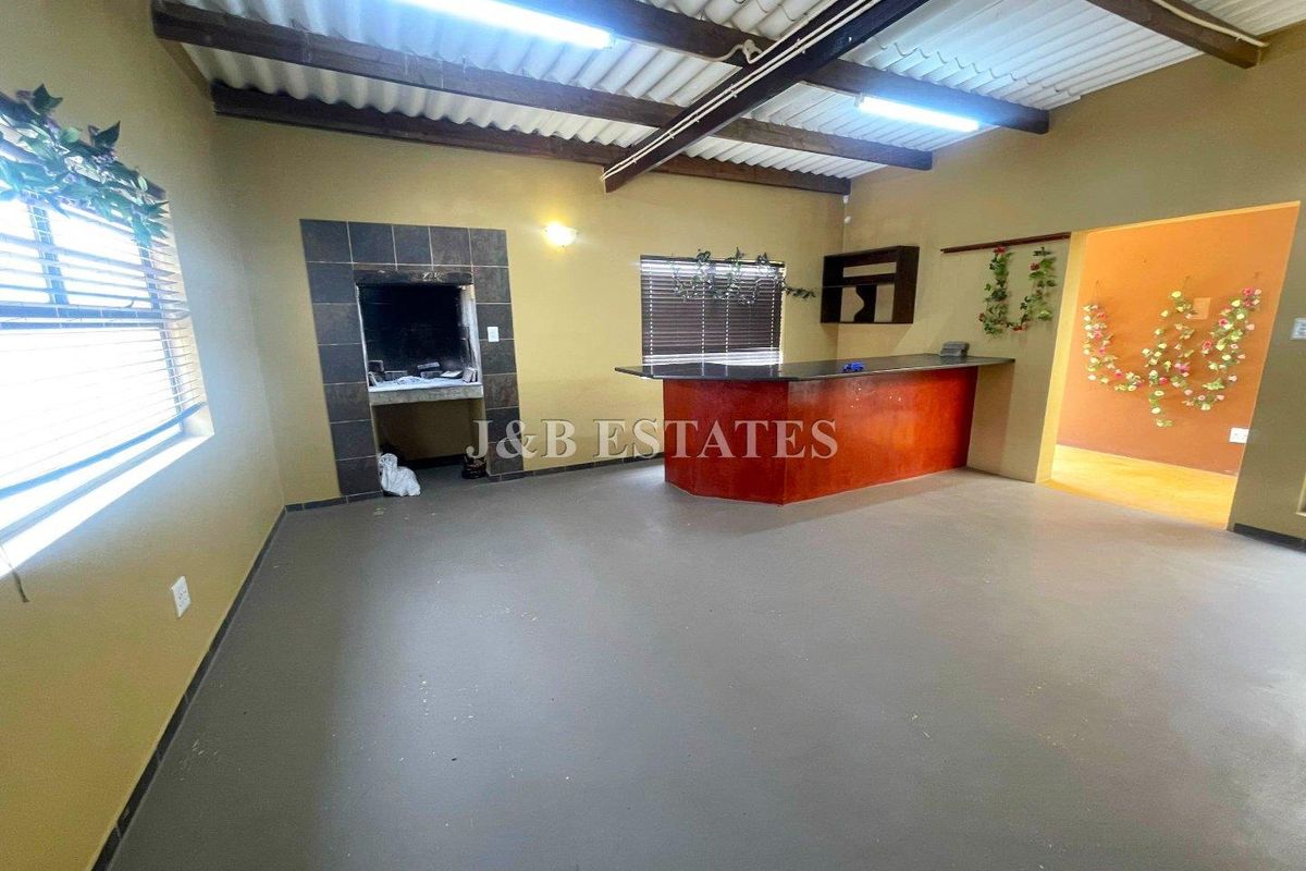 Modern 3-Bedroom House - Photo 3