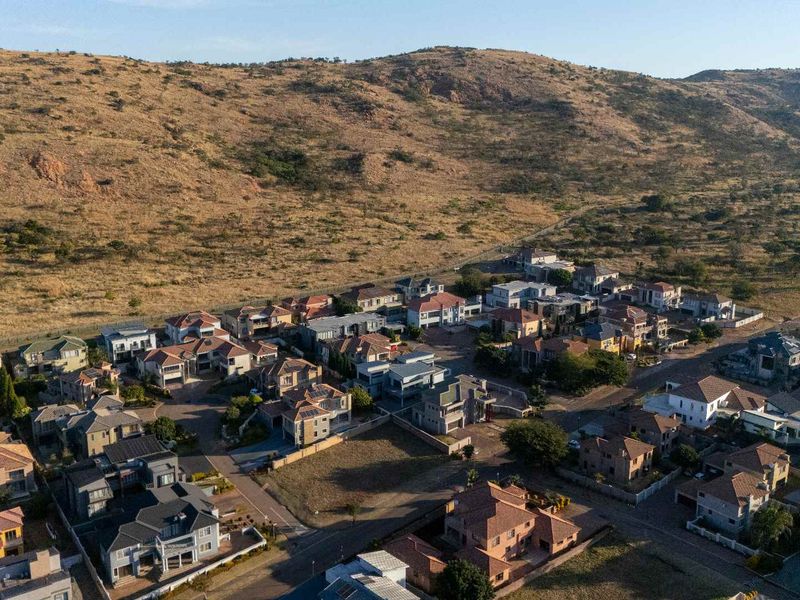 VACANT LAND IN SOUGHT AFTER MAGALIESBERG COUNTRY ESTATE - Photo 7